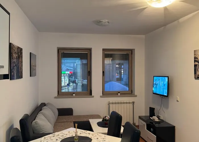 アパート Maki ズラティボール